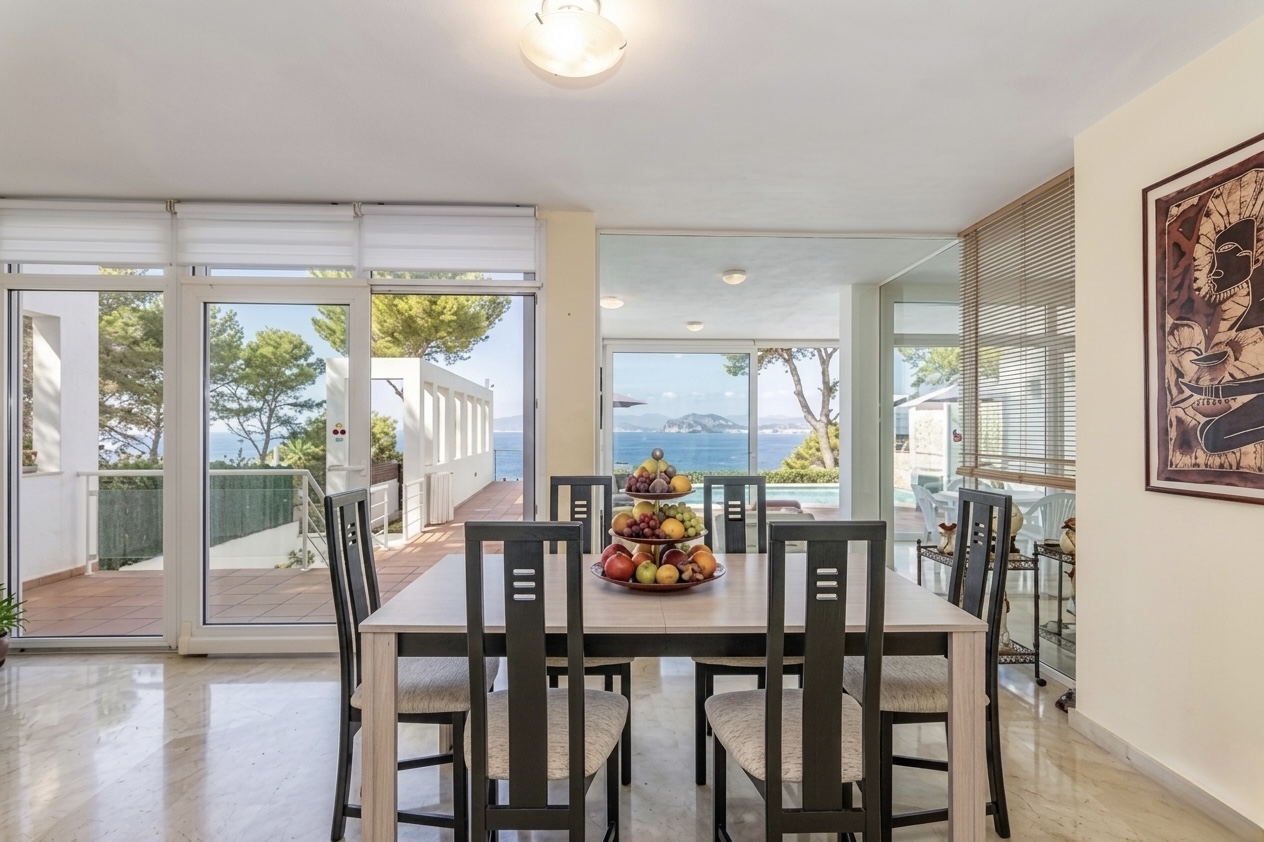 Gemütliche Villa zum Verkauf am Meer in Bahia Azul mit Mietlizenz