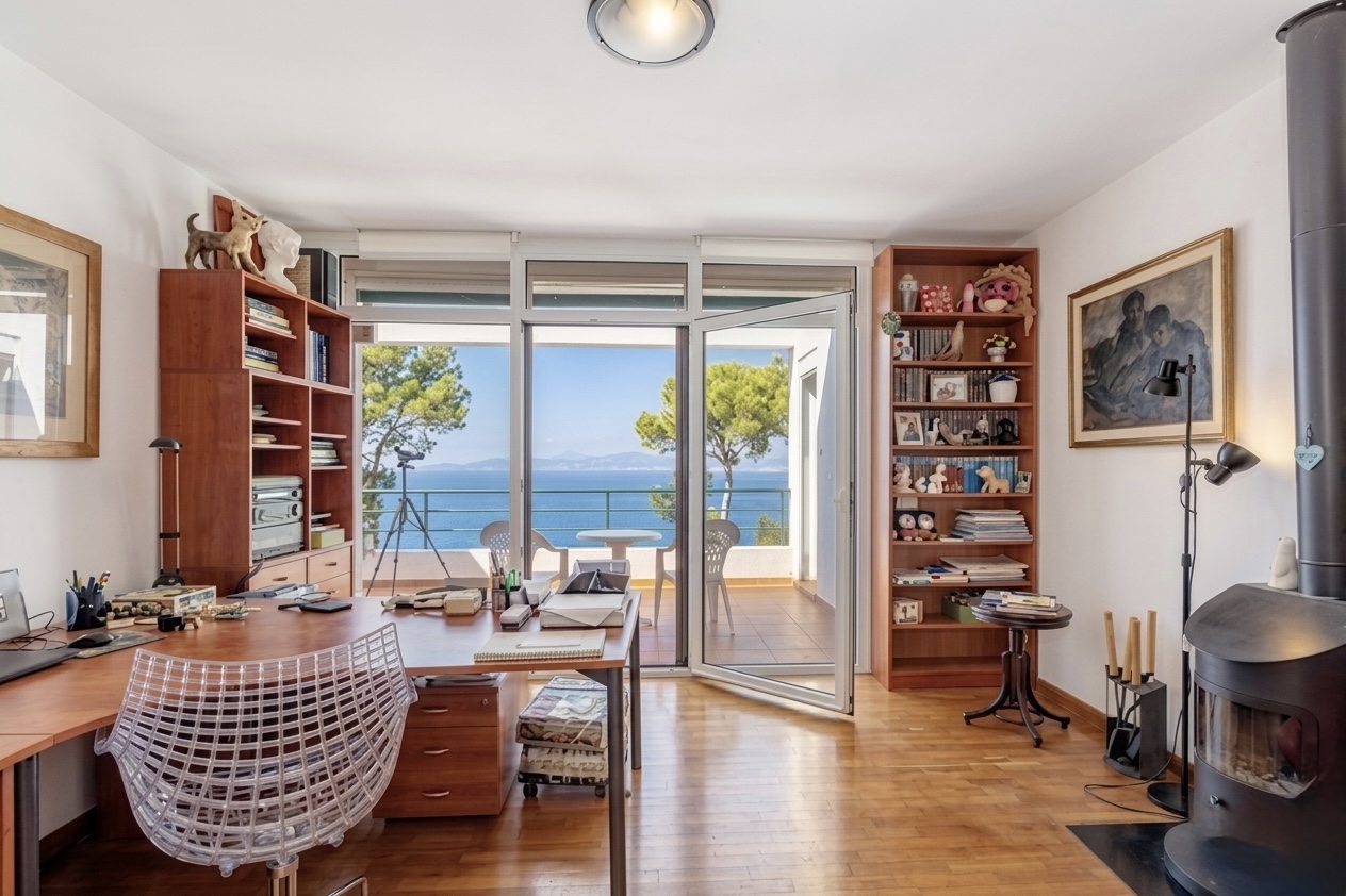 Gemütliche Villa zum Verkauf am Meer in Bahia Azul mit Mietlizenz