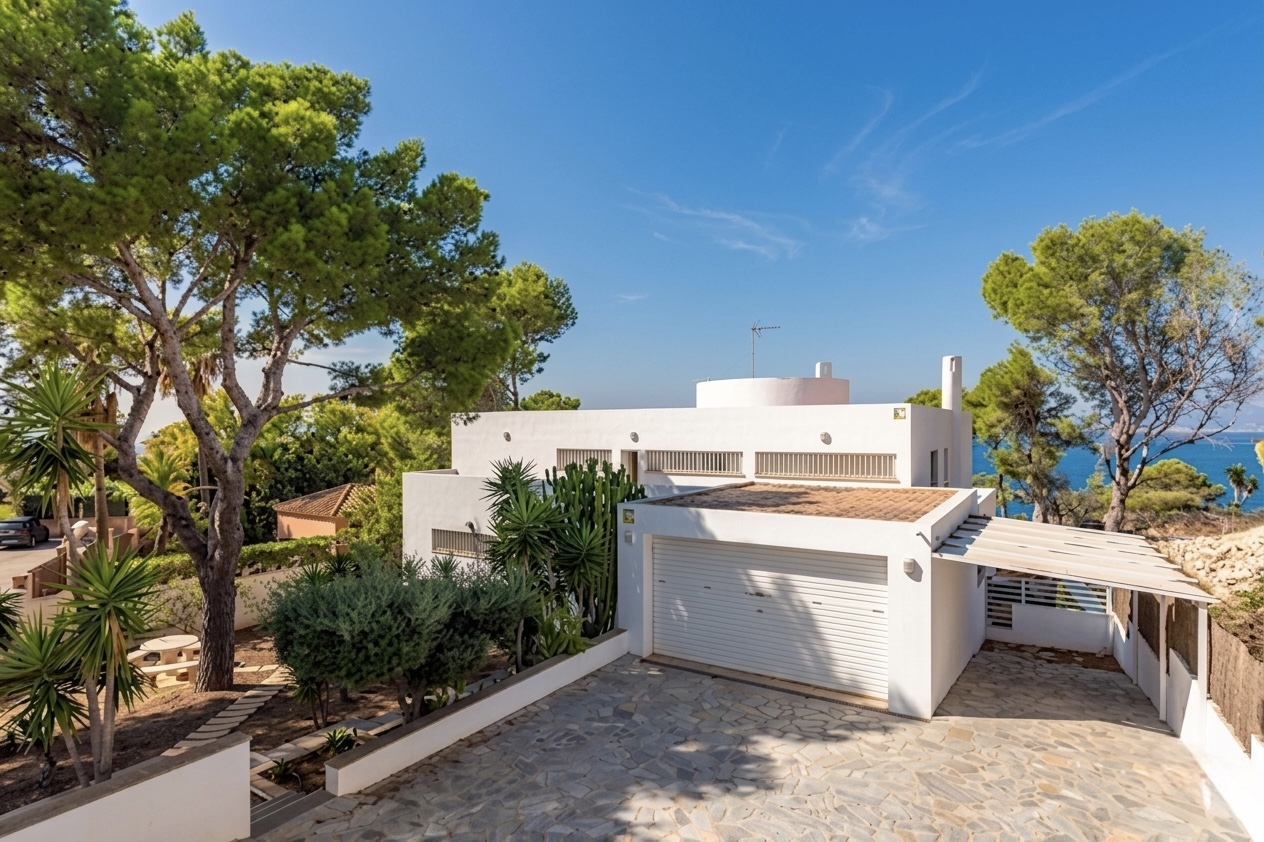 Gemütliche Villa zum Verkauf am Meer in Bahia Azul mit Mietlizenz