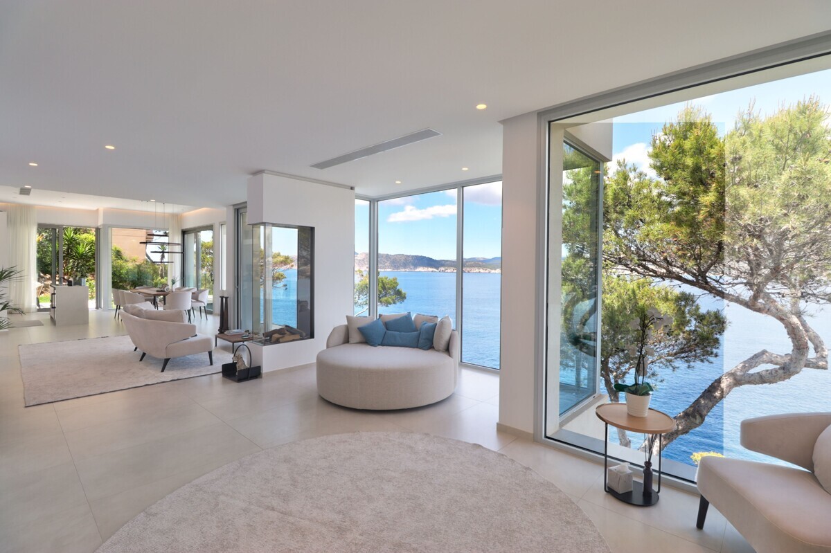 Villa in erster Reihe mit atemberaubendem Meerblick in Santa Ponsa zu verkaufen