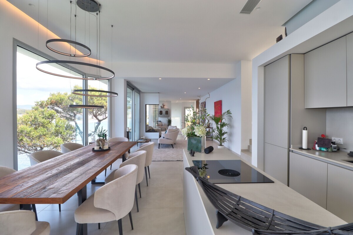 Villa in erster Reihe mit atemberaubendem Meerblick in Santa Ponsa zu verkaufen