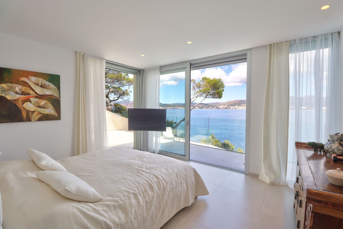 Villa in erster Reihe mit atemberaubendem Meerblick in Santa Ponsa zu verkaufen