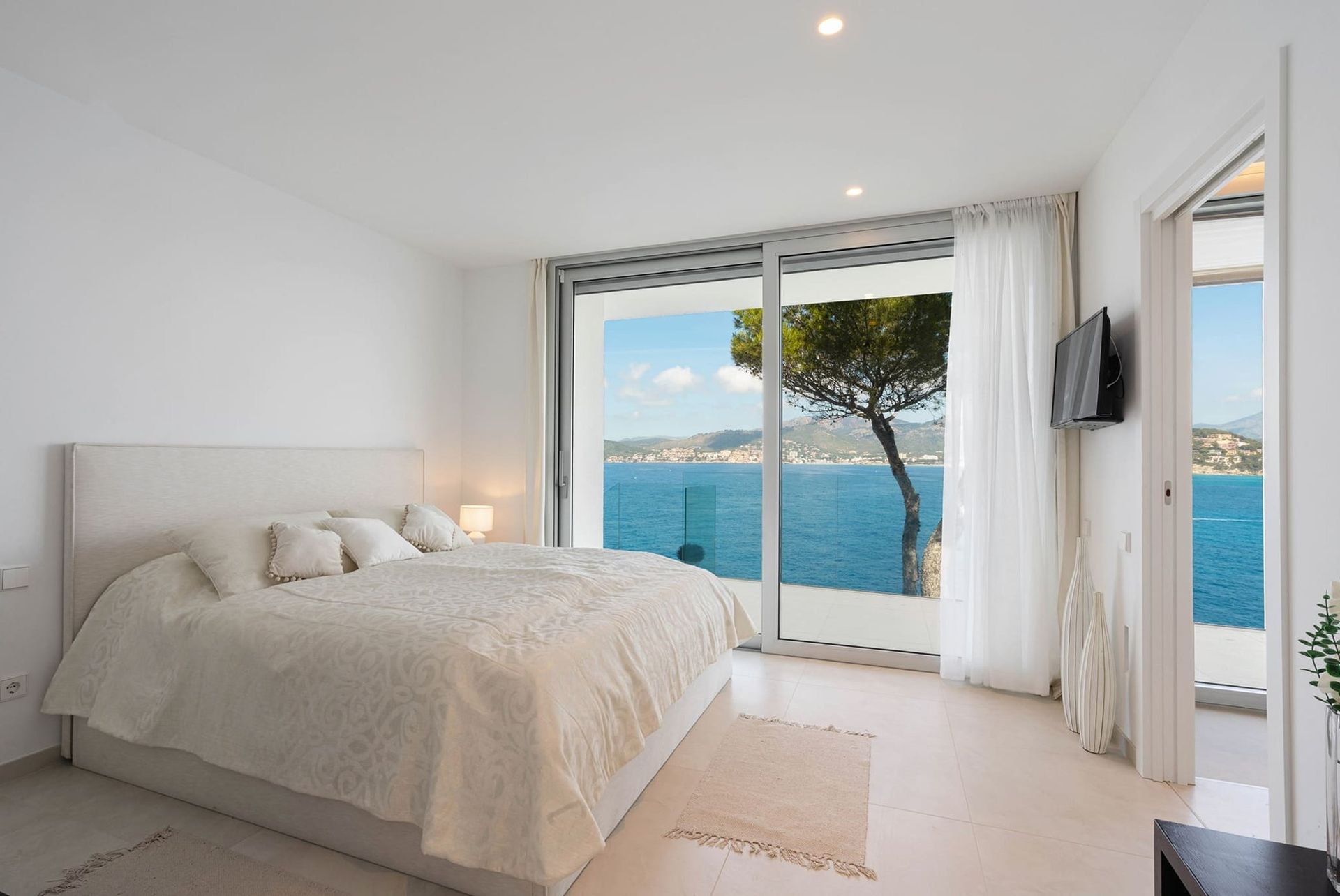 Villa in erster Reihe mit atemberaubendem Meerblick in Santa Ponsa zu verkaufen