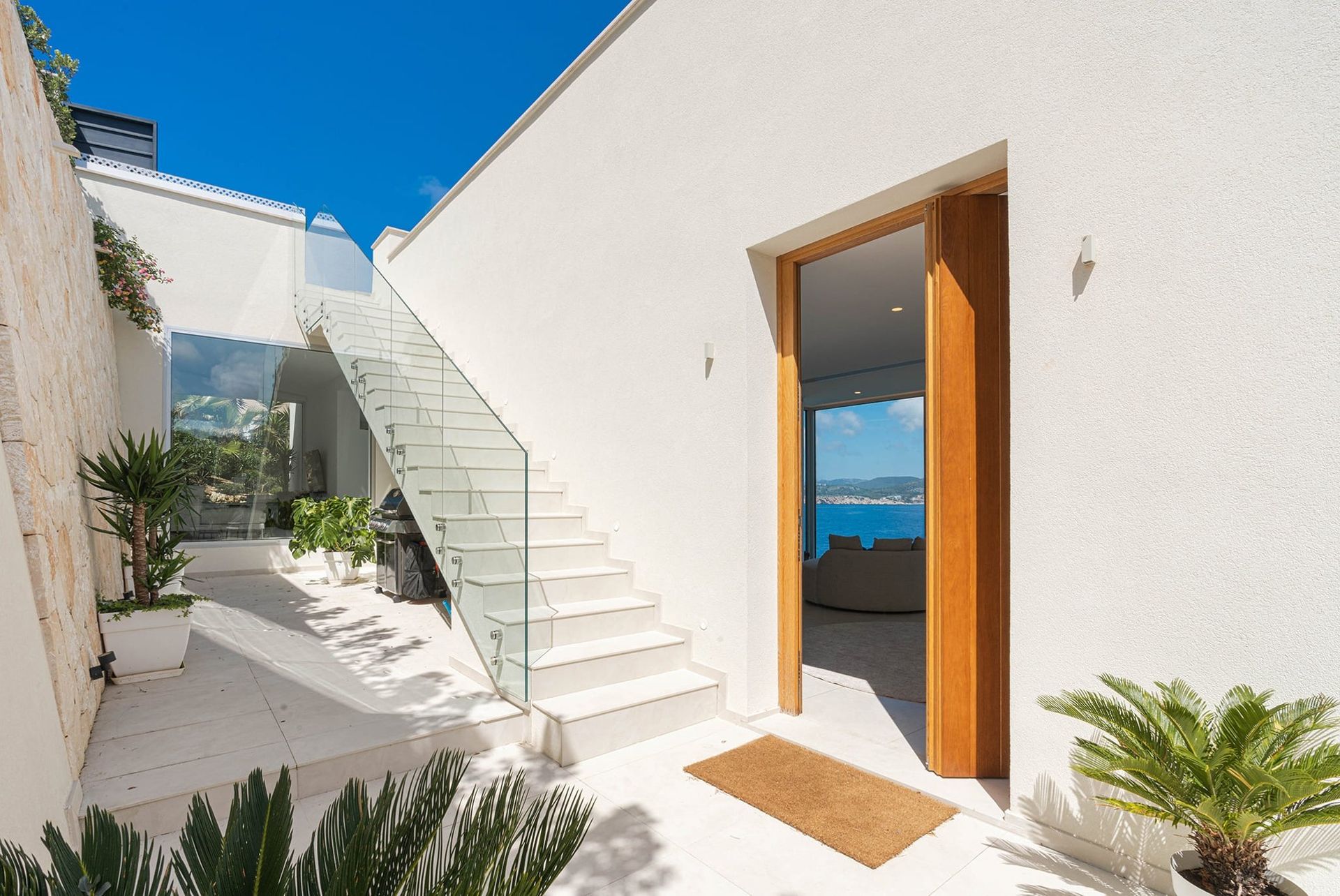 Villa in erster Reihe mit atemberaubendem Meerblick in Santa Ponsa zu verkaufen