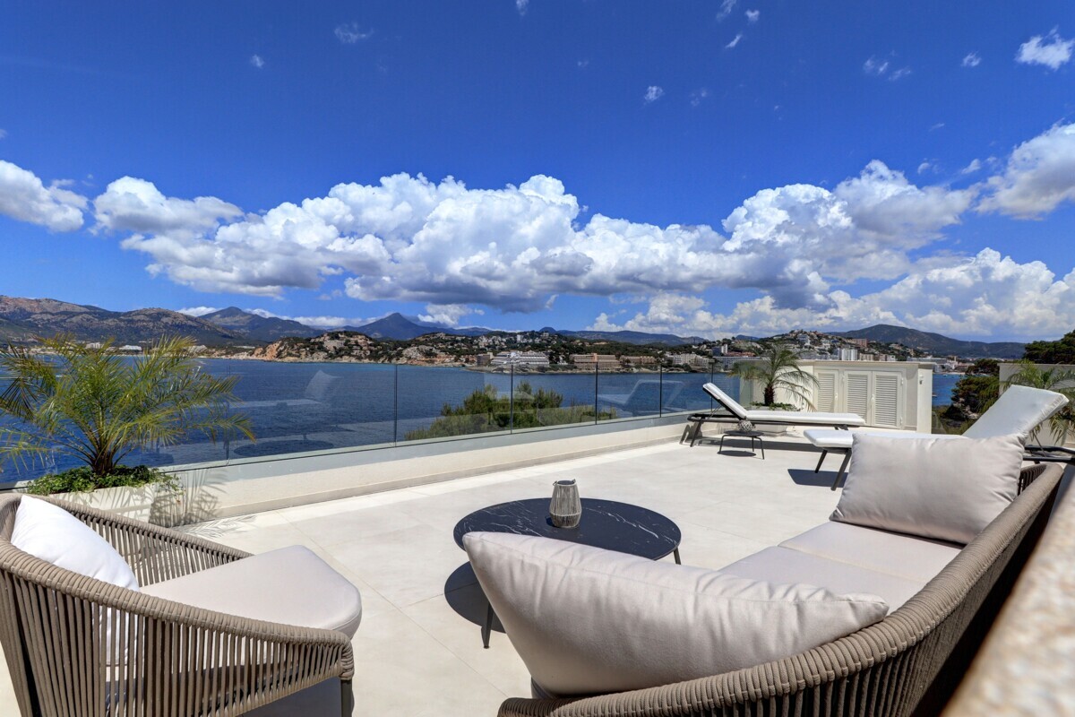 Villa in erster Reihe mit atemberaubendem Meerblick in Santa Ponsa zu verkaufen