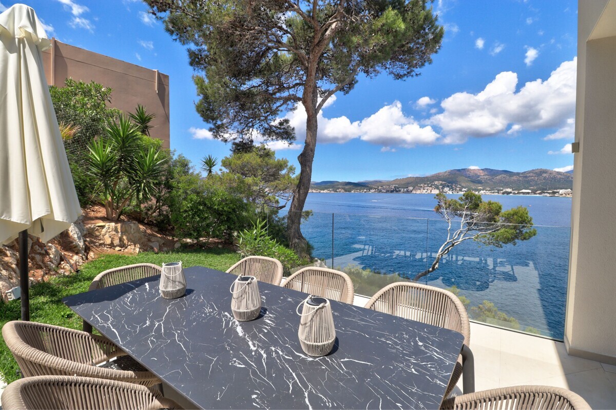 Villa in erster Reihe mit atemberaubendem Meerblick in Santa Ponsa zu verkaufen