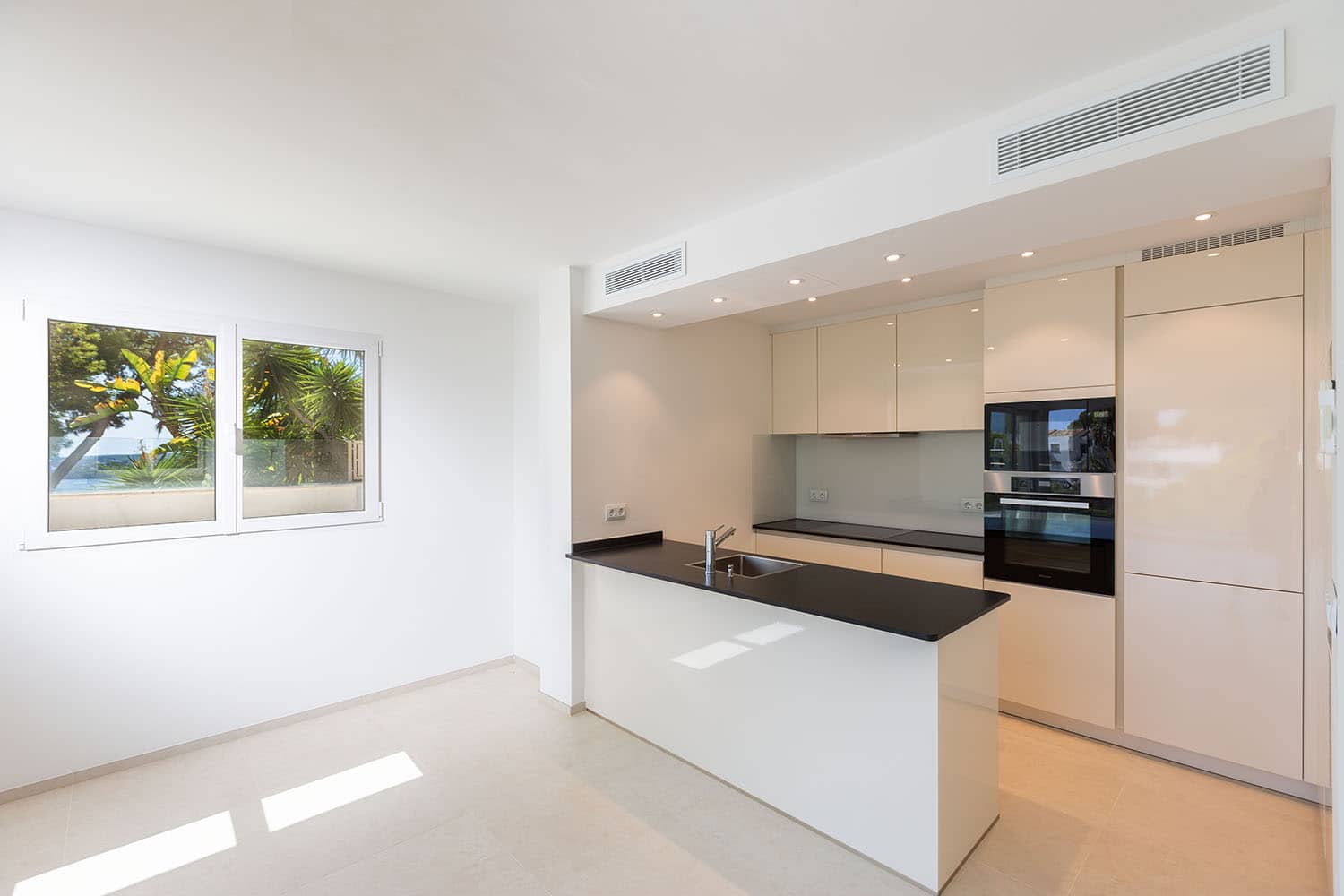 Moderne Villa mit traumhaftem Meerblick in Costa d'en Blanes zu verkaufen