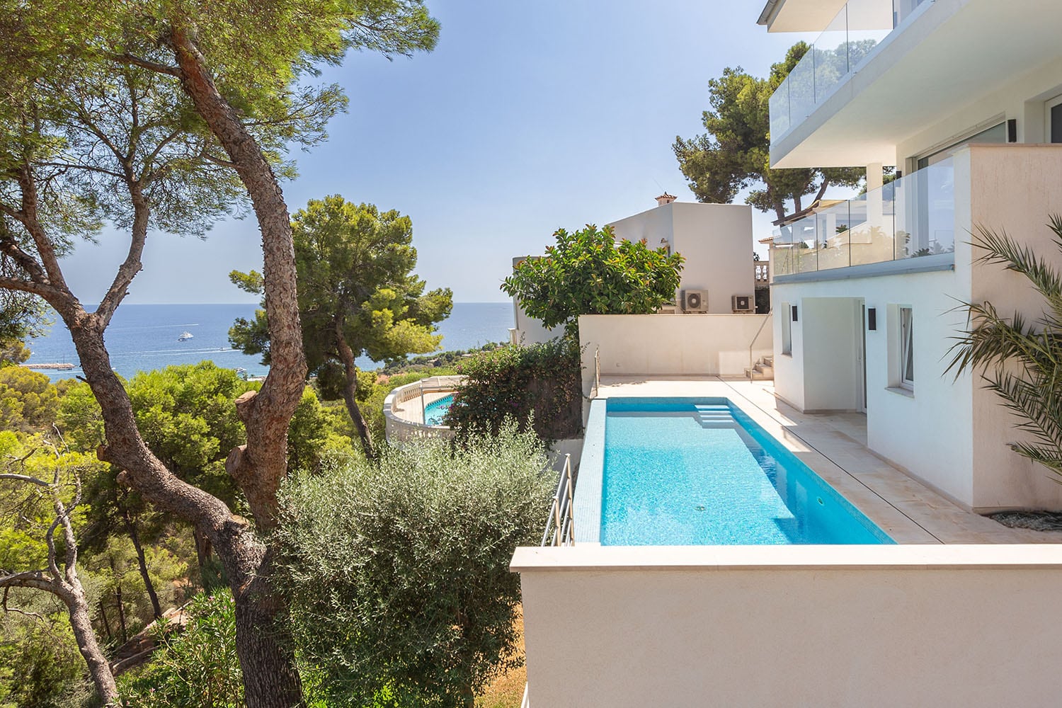 Moderne Villa mit traumhaftem Meerblick in Costa d'en Blanes zu verkaufen
