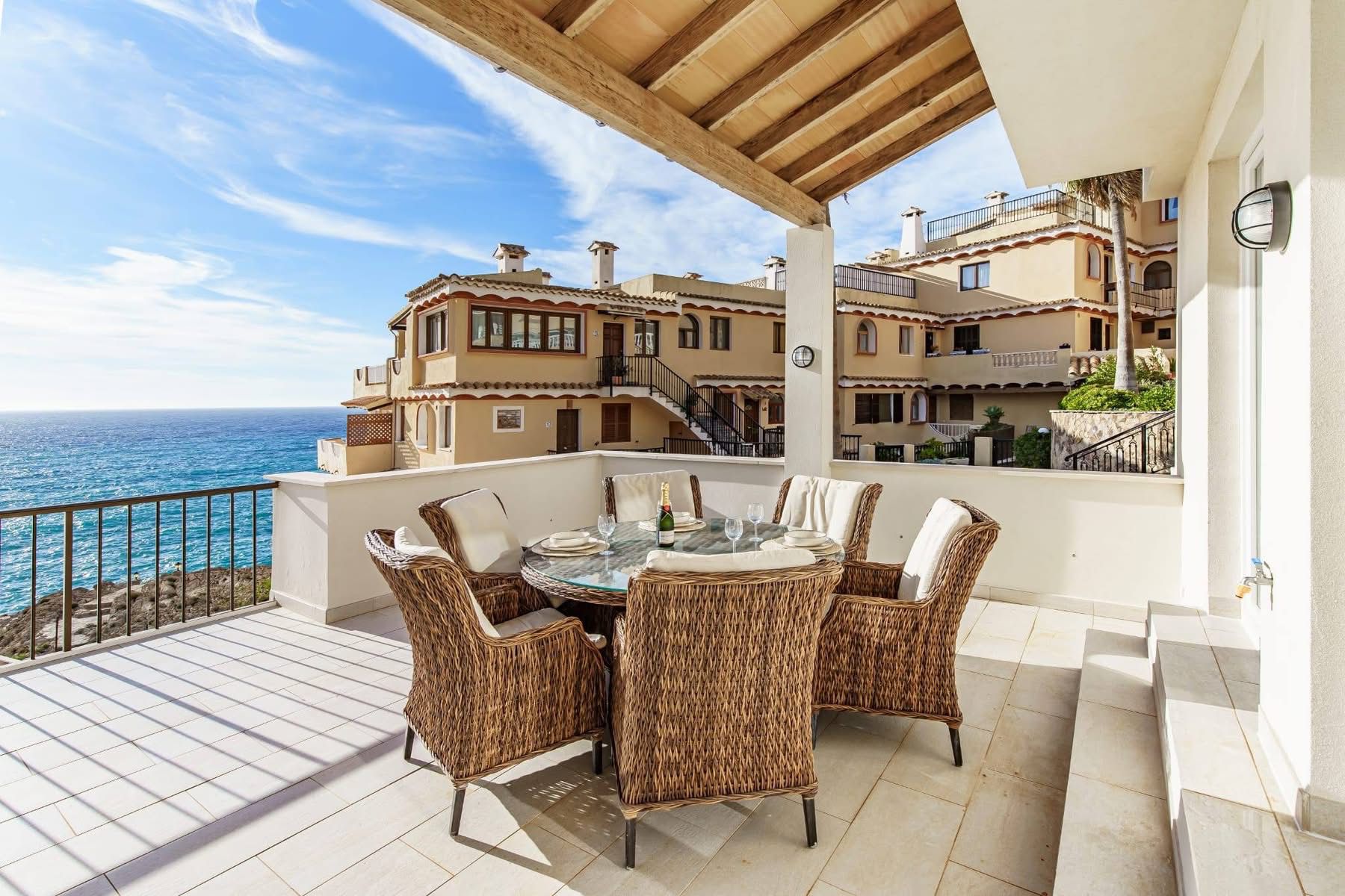 Apartment with amazing Seaview for sale in Santa Ponsa