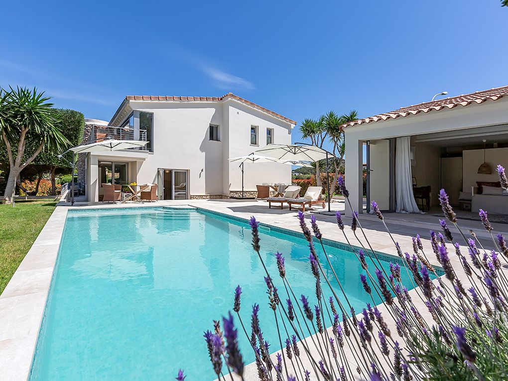 Modern Villa with Holiday Licence for sale in Santa Ponsa