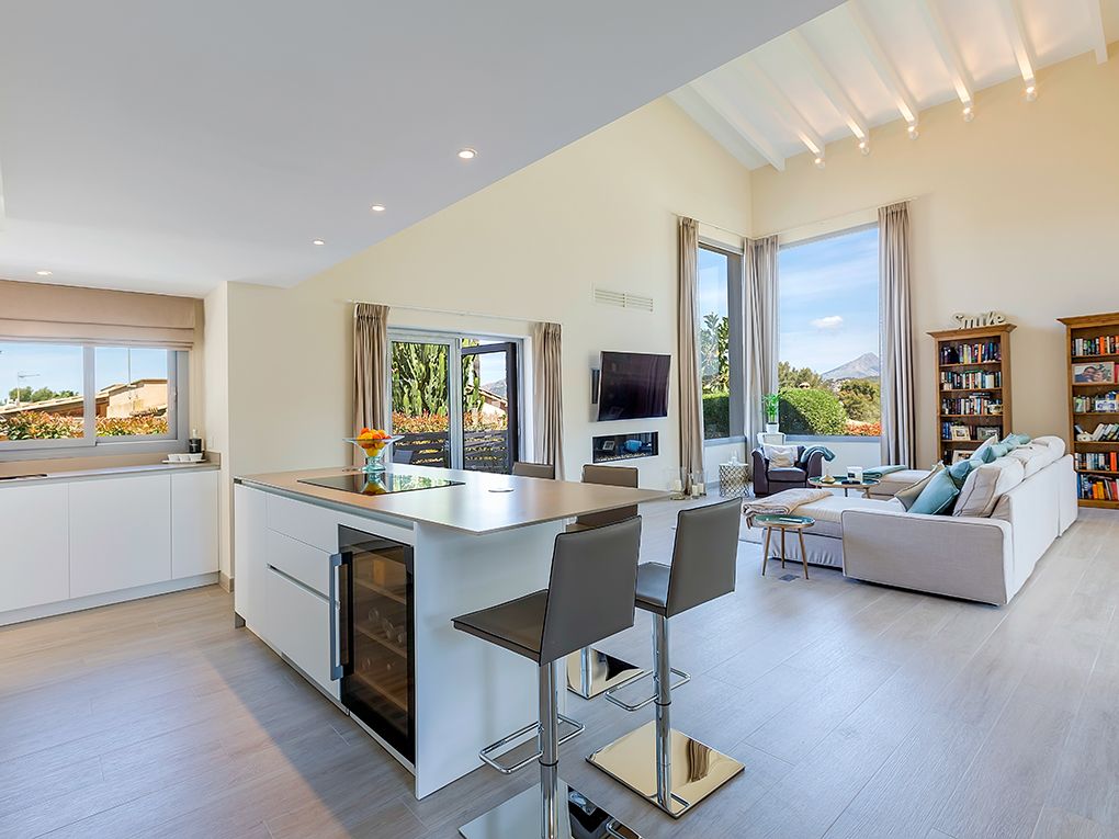 Modern Villa with Holiday Licence for sale in Santa Ponsa