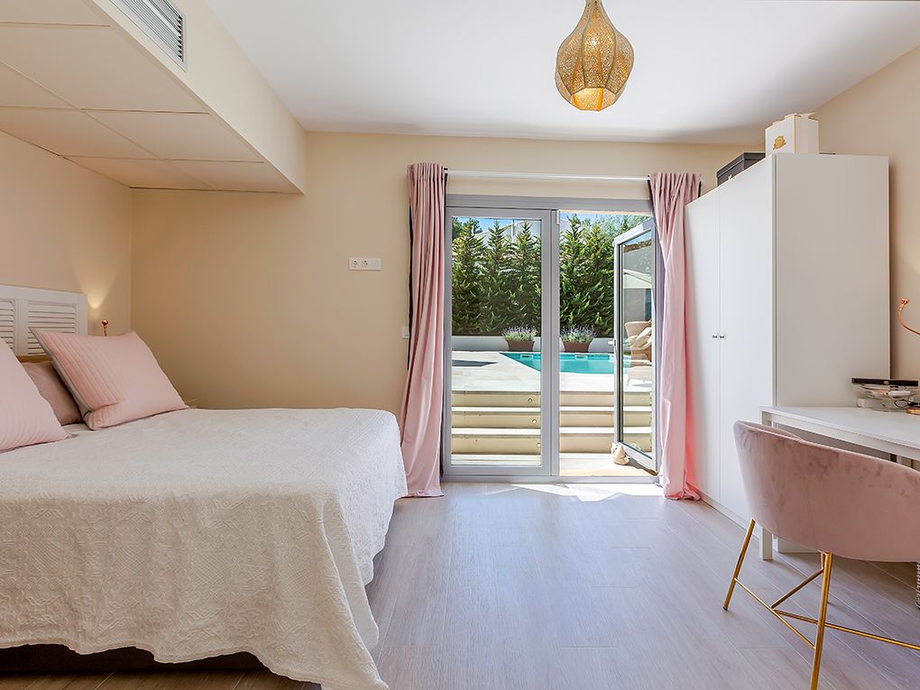 Modern Villa with Holiday Licence for sale in Santa Ponsa