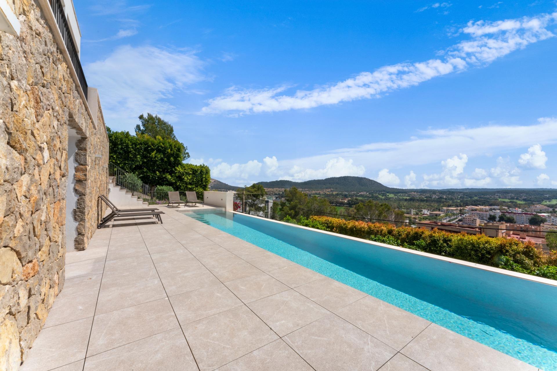 Luxury Villa for Sale in Santa Ponsa with Sea Views and Guest House