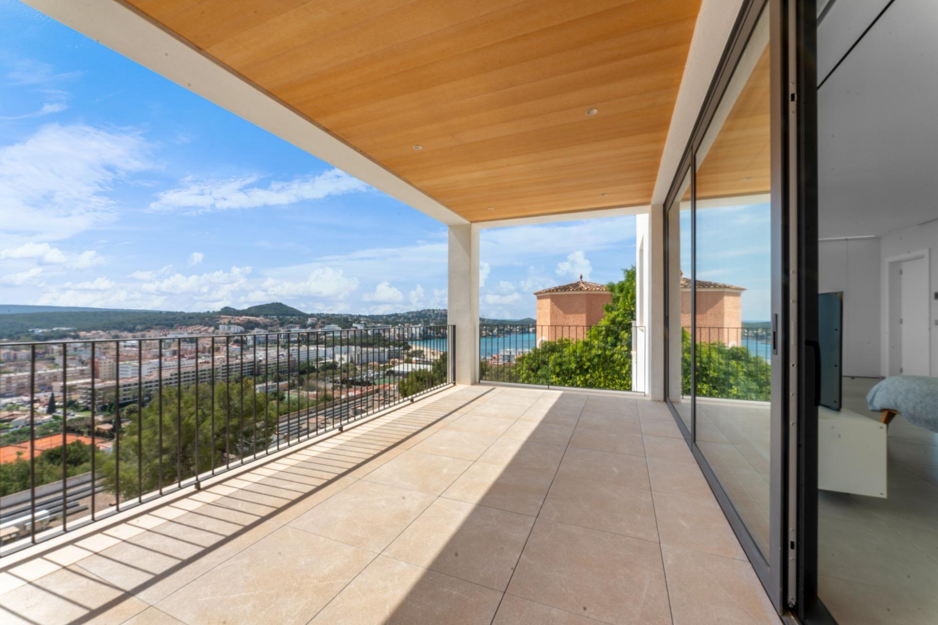 Luxury Villa for Sale in Santa Ponsa with Sea Views and Guest House