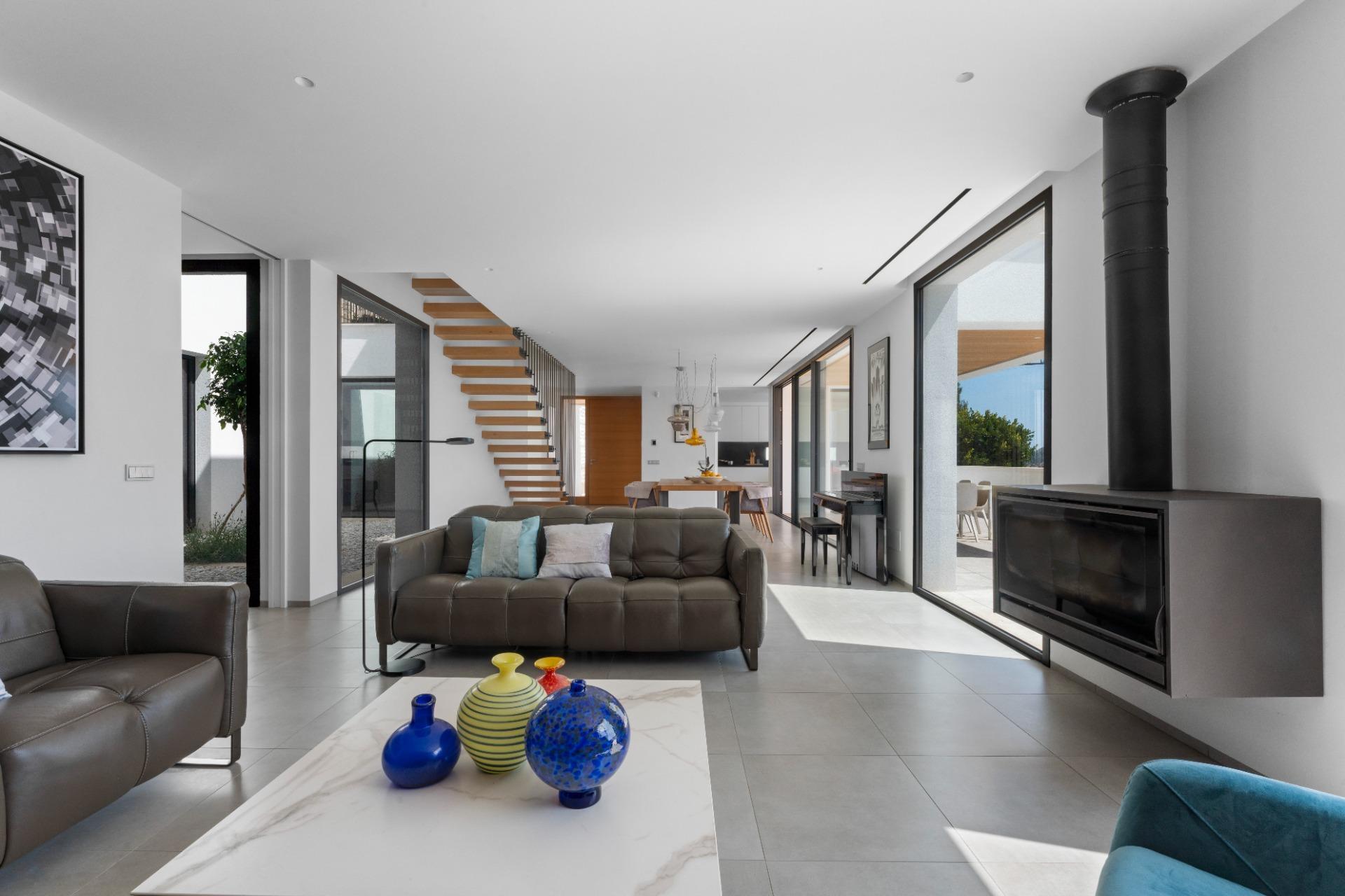 Luxury Villa for Sale in Santa Ponsa with Sea Views and Guest House