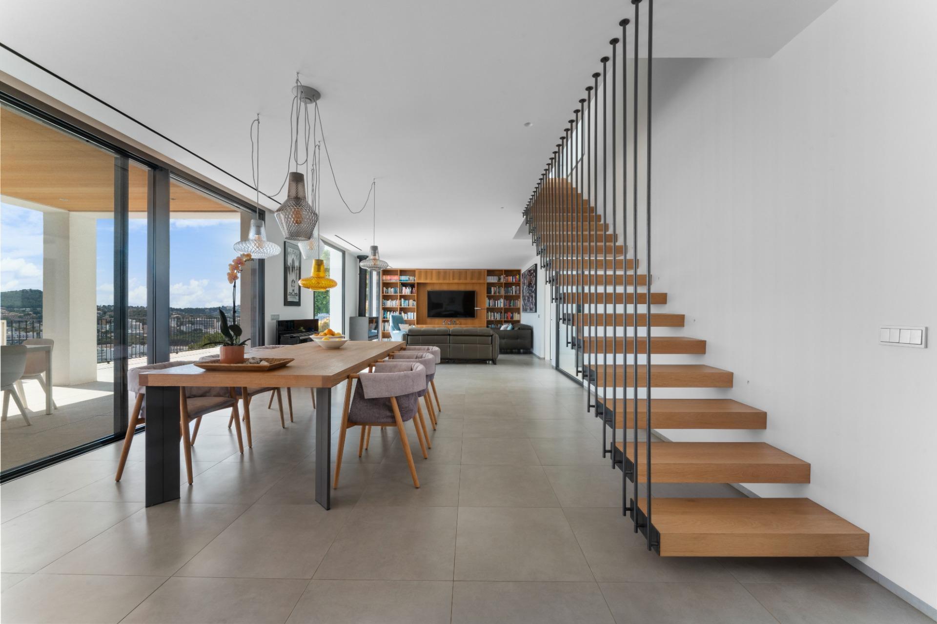 Luxury Villa for Sale in Santa Ponsa with Sea Views and Guest House