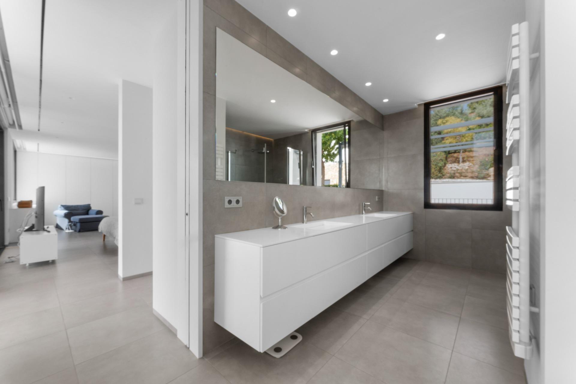 Luxury Villa for Sale in Santa Ponsa with Sea Views and Guest House
