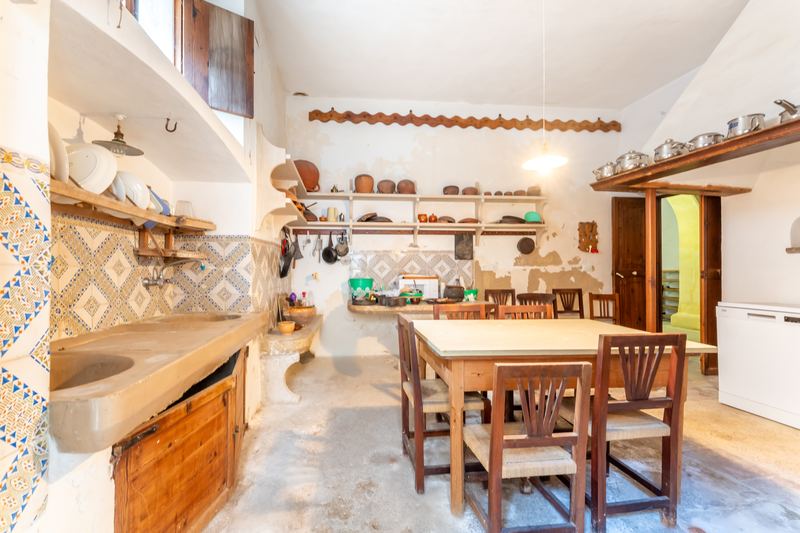 Great Investment: Spacious House and plot for sale in Sineu