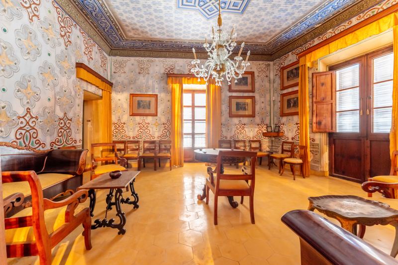 Great Investment: Spacious House and plot for sale in Sineu