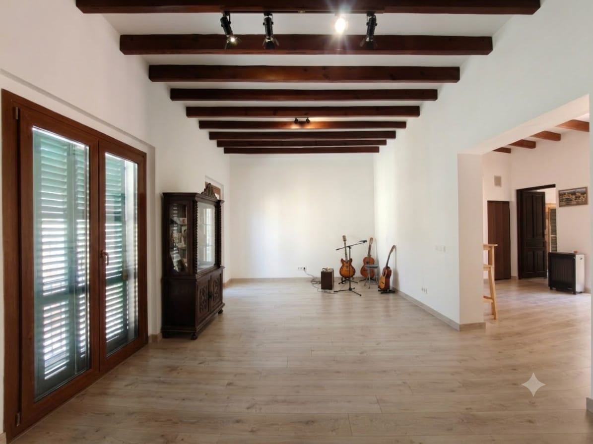 Recently renovated House with spacious Garden for Sale in Center of Andratx