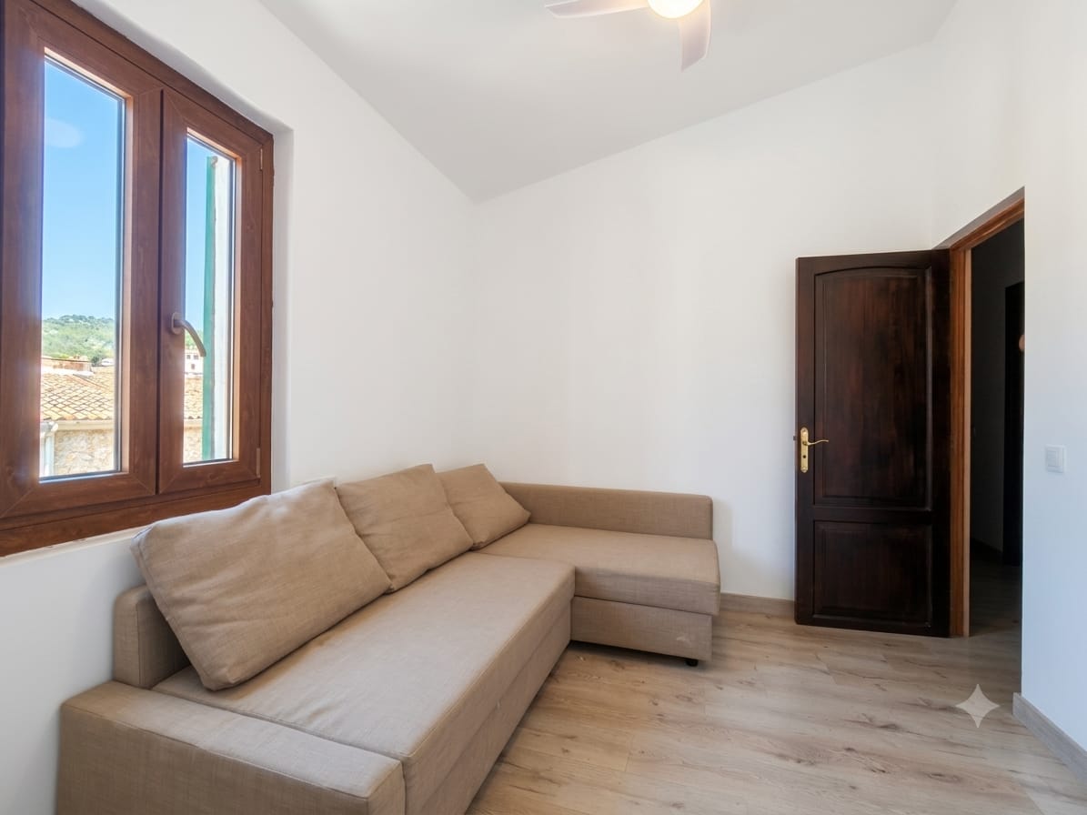 Recently renovated House with spacious Garden for Sale in Center of Andratx
