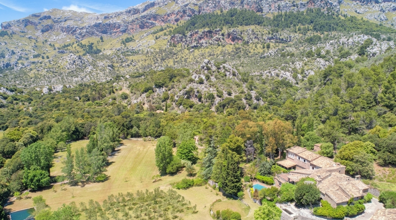 Exclusive Finca with spacious Plot near Escorca