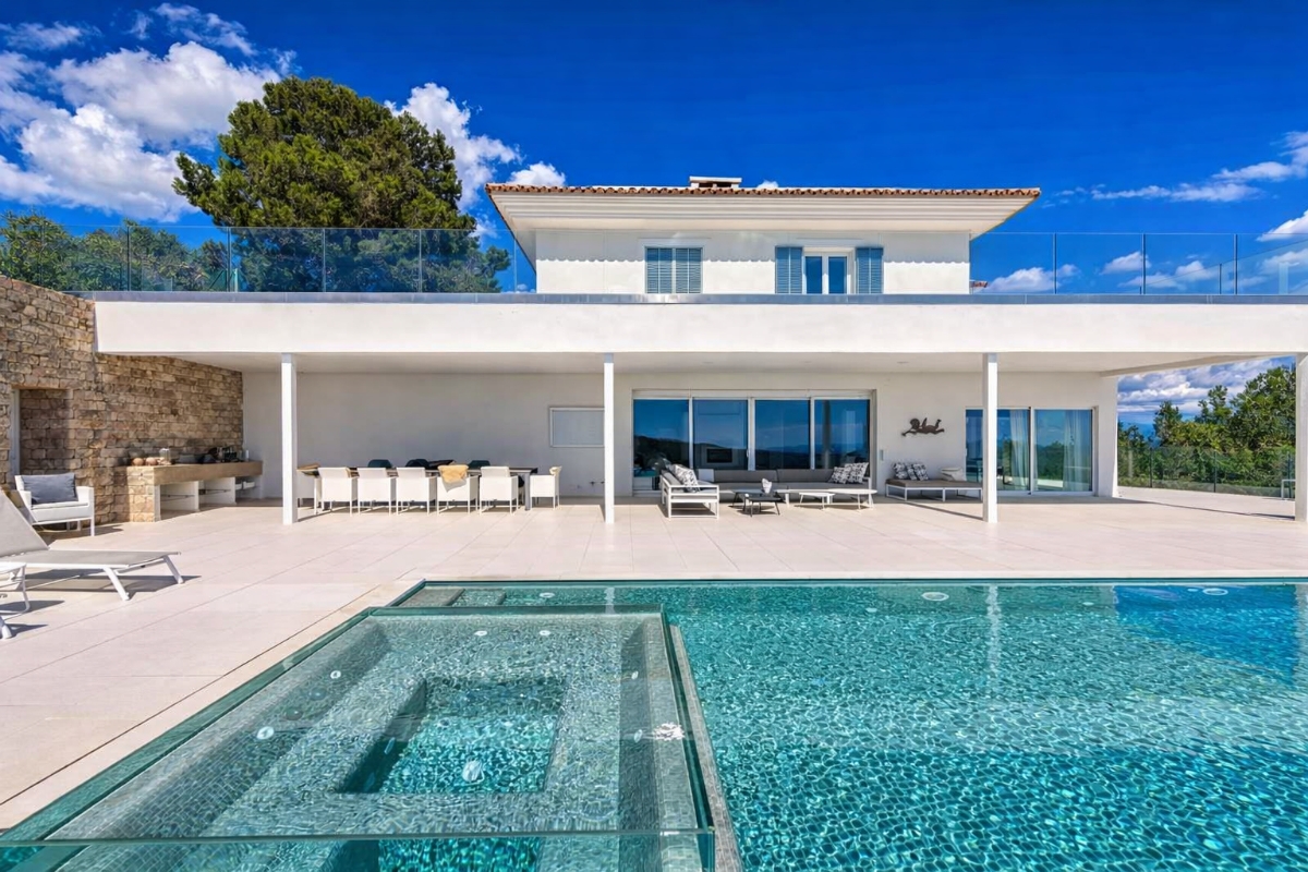 Exclusive Villa with Seaview for Sale in Son Vida