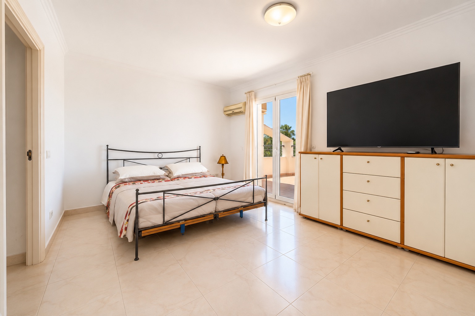 Rymlig villa till salu i Nova Santa Ponsa