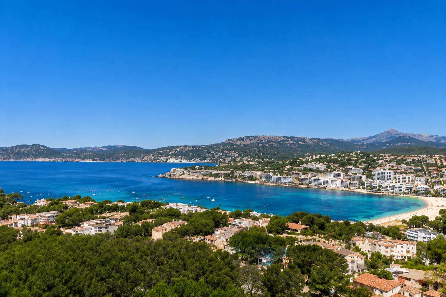 Rymlig villa till salu i Nova Santa Ponsa