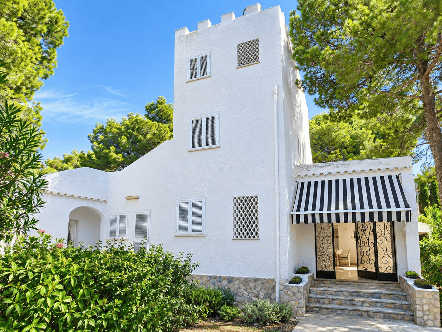 Spacious House for Sale in Santa Ponsa