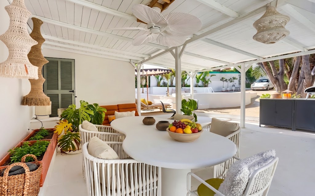 Recently Renovated House with a Pool for Sale in Costa de la Calma
