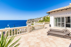 Mallorca_villa_Andratx_Sale_sell_Master-bedroom-terrace.jpg