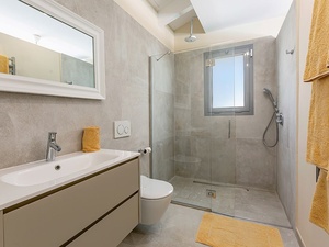Mallorca_villa_sale_santa_ponsa_25.jpg
