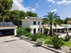 Mallorca-villa-sale-pool-santa-ponsa-07.jpg