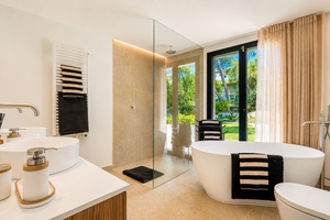 Mallorca_villa_sale_santa_ponsa_beach_11.jpg