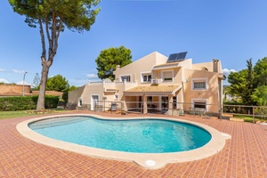 Mallorca villa for sale in Santa Ponsa with project and license