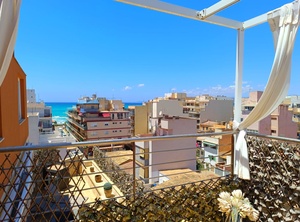 Bright Penthouse with Sea View