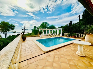 Mallorca villa for sale with amazing sea view in Paguera