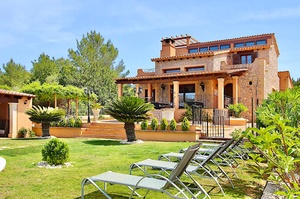 Dreamlike Country House with Holiday Rental License in Bunyola, Mallorca