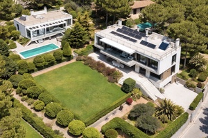 Mallorca Luxury Villa for Sale with Separate Guest House in Camp de Mar
