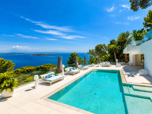 Mallorca New Luxury Villa for Sale at Seafront of Cala Vinyas
