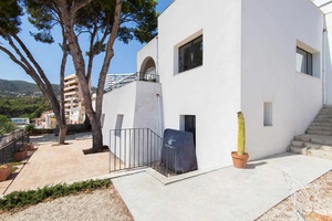 Mallorca Recently Renovated House with Holiday Licence and Sea View for Sale in Cala Mayor, Palma