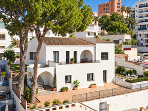 Mallorca Recently Renovated House with Holiday Licence and Sea View for Sale in Cala Mayor, Palma