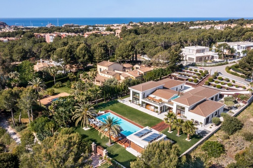 Mallorca Contemporary Villa for Sale with 9 Bedrooms, Gym, and Tropical Garden in Santa Ponsa