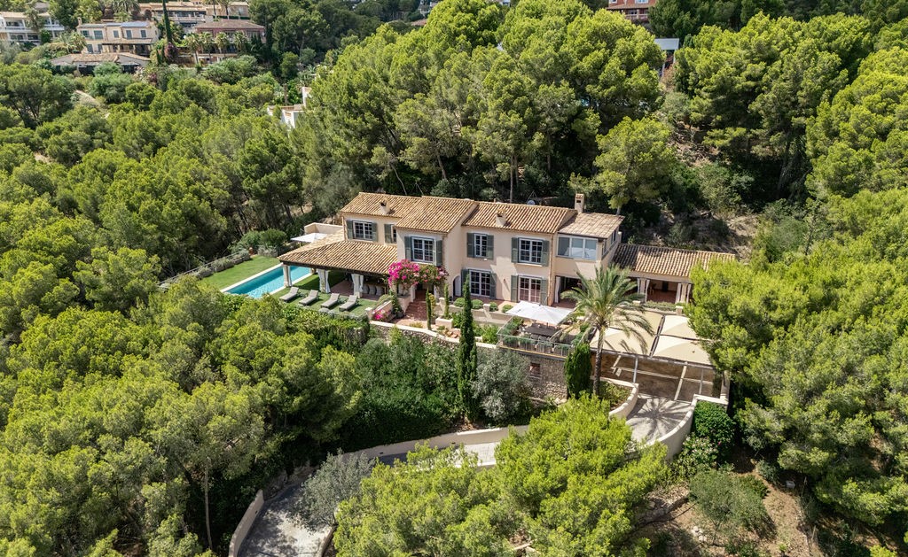 Luxury Mediterranean Living with Stunning Sea Views and Private Pool
