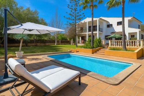 Charmig villa i medelhavsstil till salu i Santa Ponsa med privat pool och trädgård