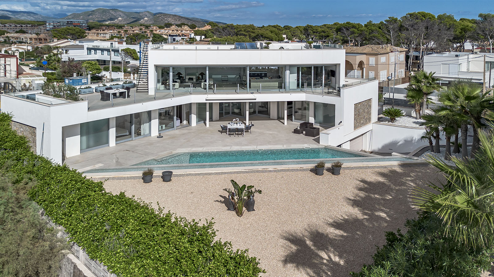 Luxurious Villa for Sale with Panoramic Sea Views near Port Adriano