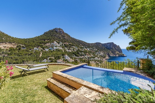 Trädgårdslägenhet med havsutsikt till salu i Port Andratx