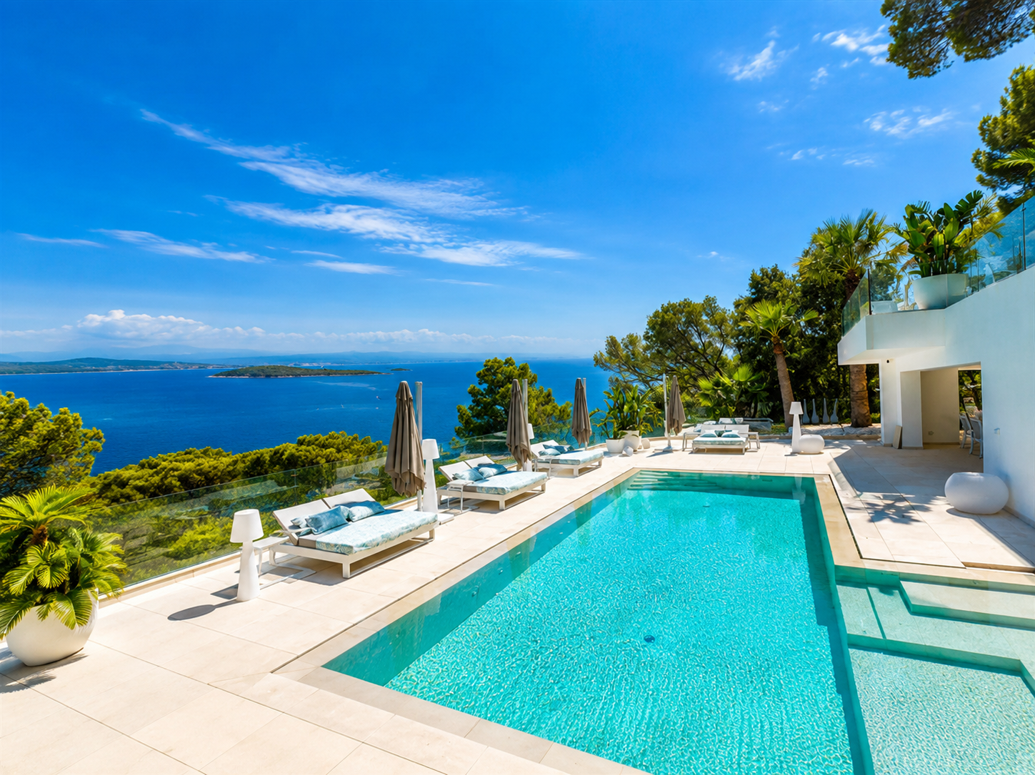 Exklusiv nybyggd lyxvilla till salu vid havet i Cala Vinyas