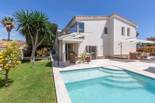Modern Villa with Holiday Licence for sale in Santa Ponsa